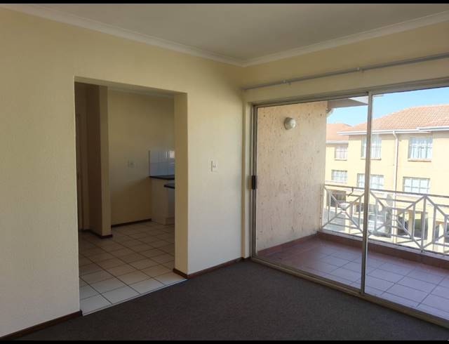 2 BEDROOM FLAT FOR SALE IN THREE RIVERS PROPER